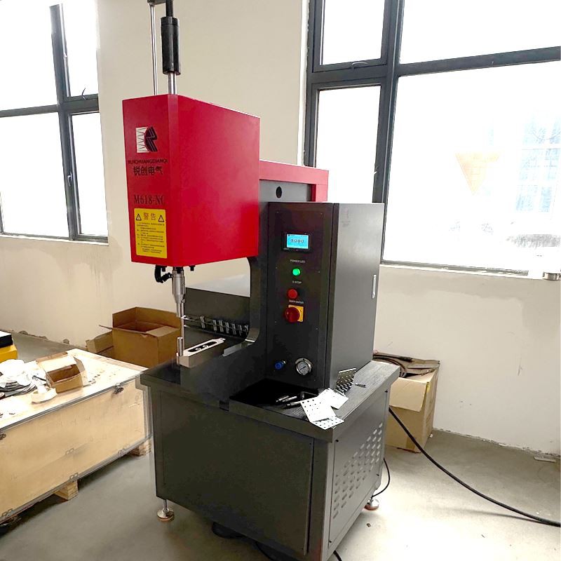 Fabricante de la máquina remachado
